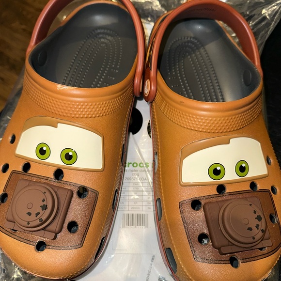 CROCS Brown Slippers with Playful Character Design main image 5